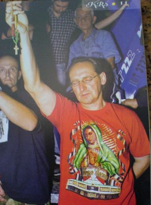 Wojciech Cejrowski z różańcem