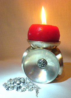 płonąca świeca, różaniec